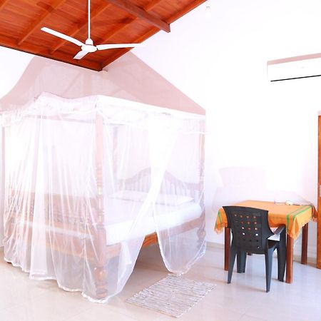 The King Apartment Hikkaduwa Buitenkant foto
